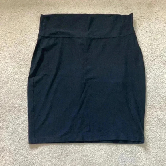 Eileen Fisher stretchy pencil skirt in size small - Picture 1 of 6